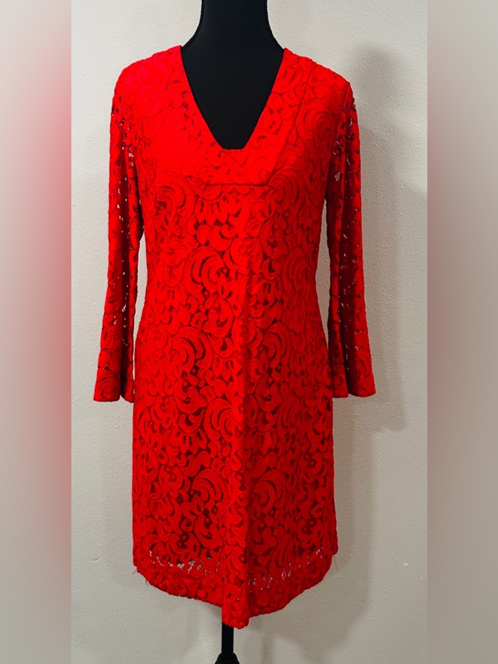 Taylor Ref Lace V-Neck Long Sleeve Dress